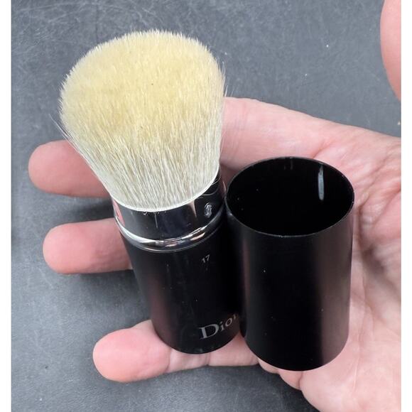 Dior Backstage Retractable Kabuki Brush 17 Brand New! In Box - Picture 9 of 10